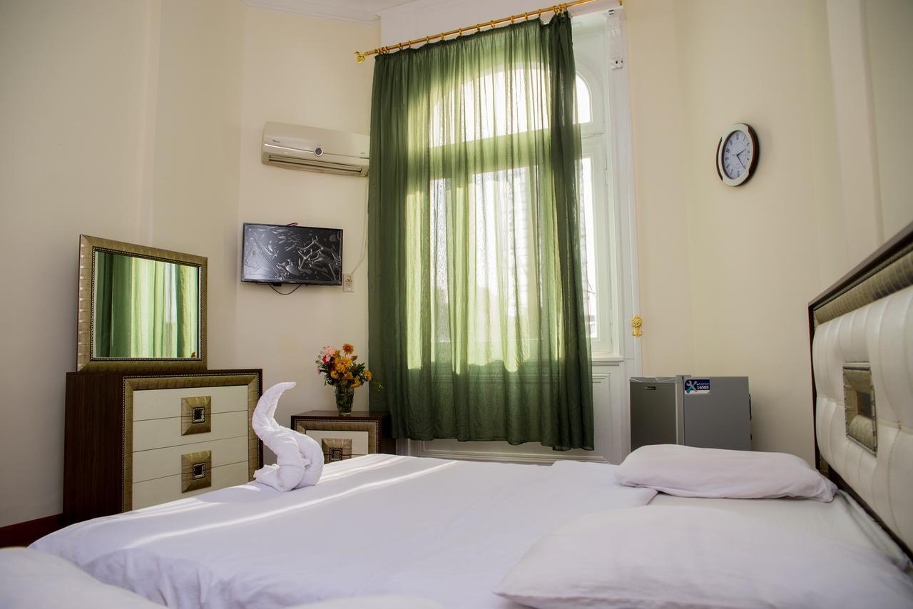 Grand Royal Hotel