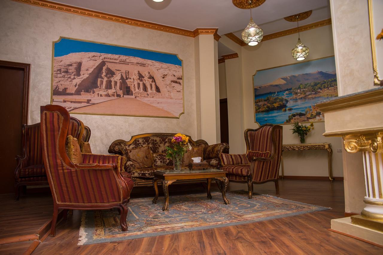 Grand Royal Hotel